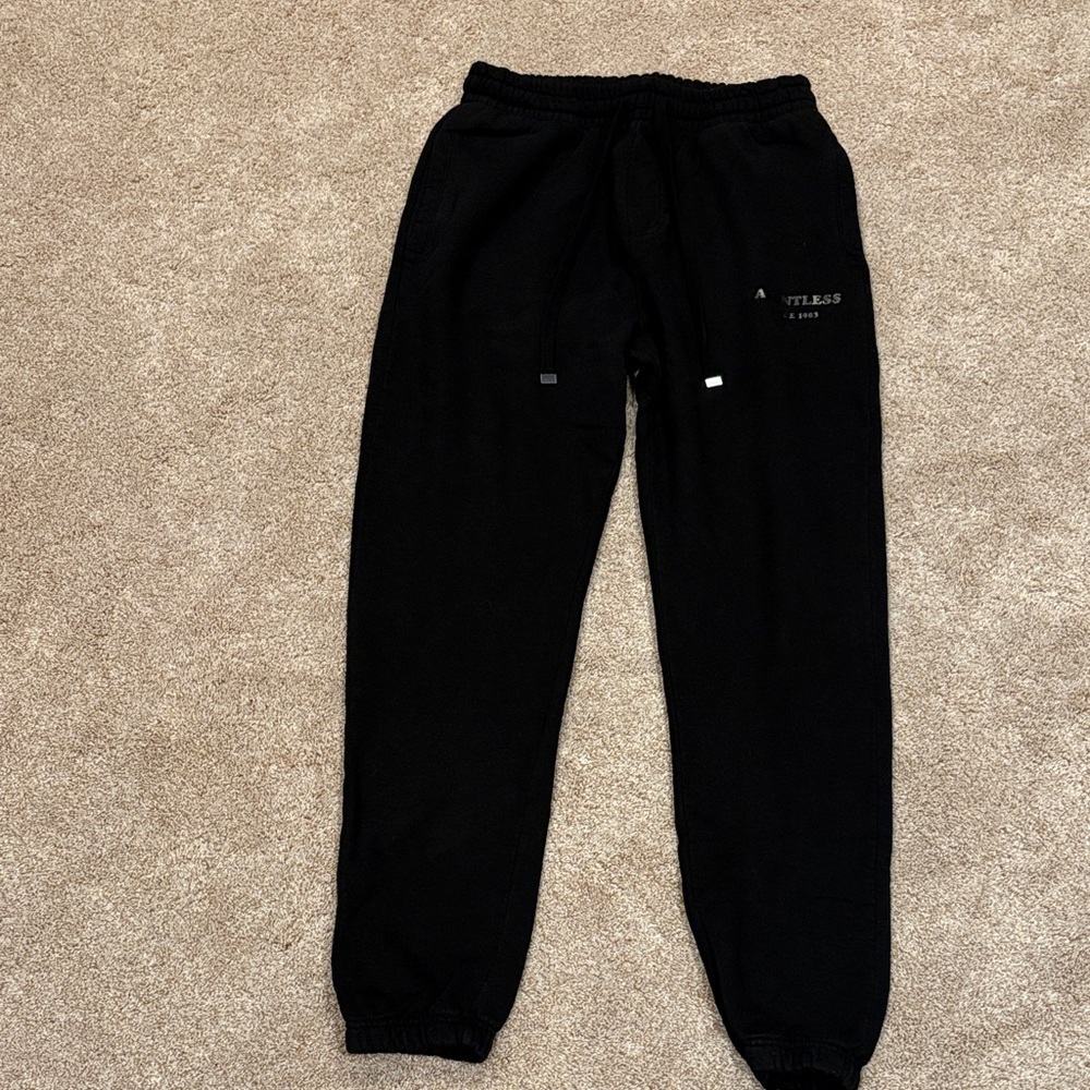 TALENTLESS SWEATS